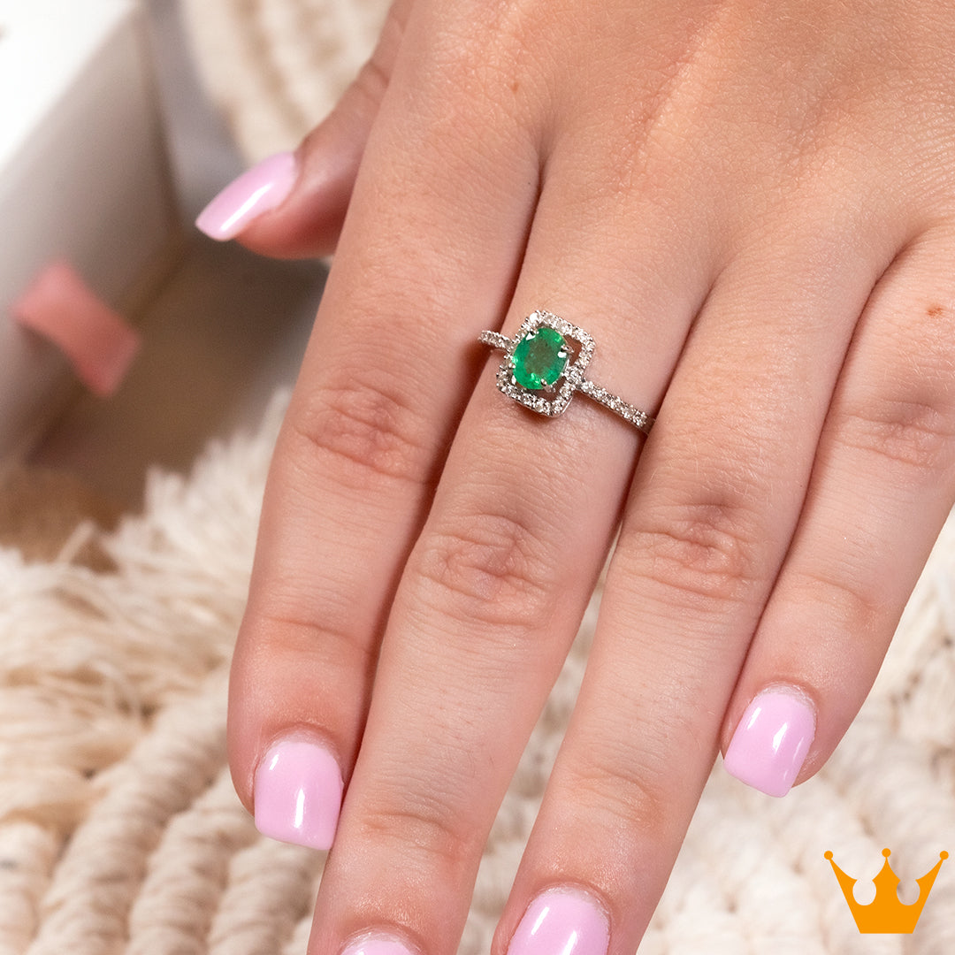 Anillo esmeralda oval diseño cuadrado