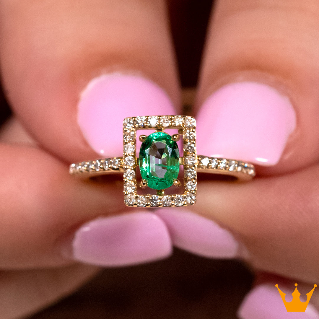 Anillo esmeralda oval diseño cuadrado