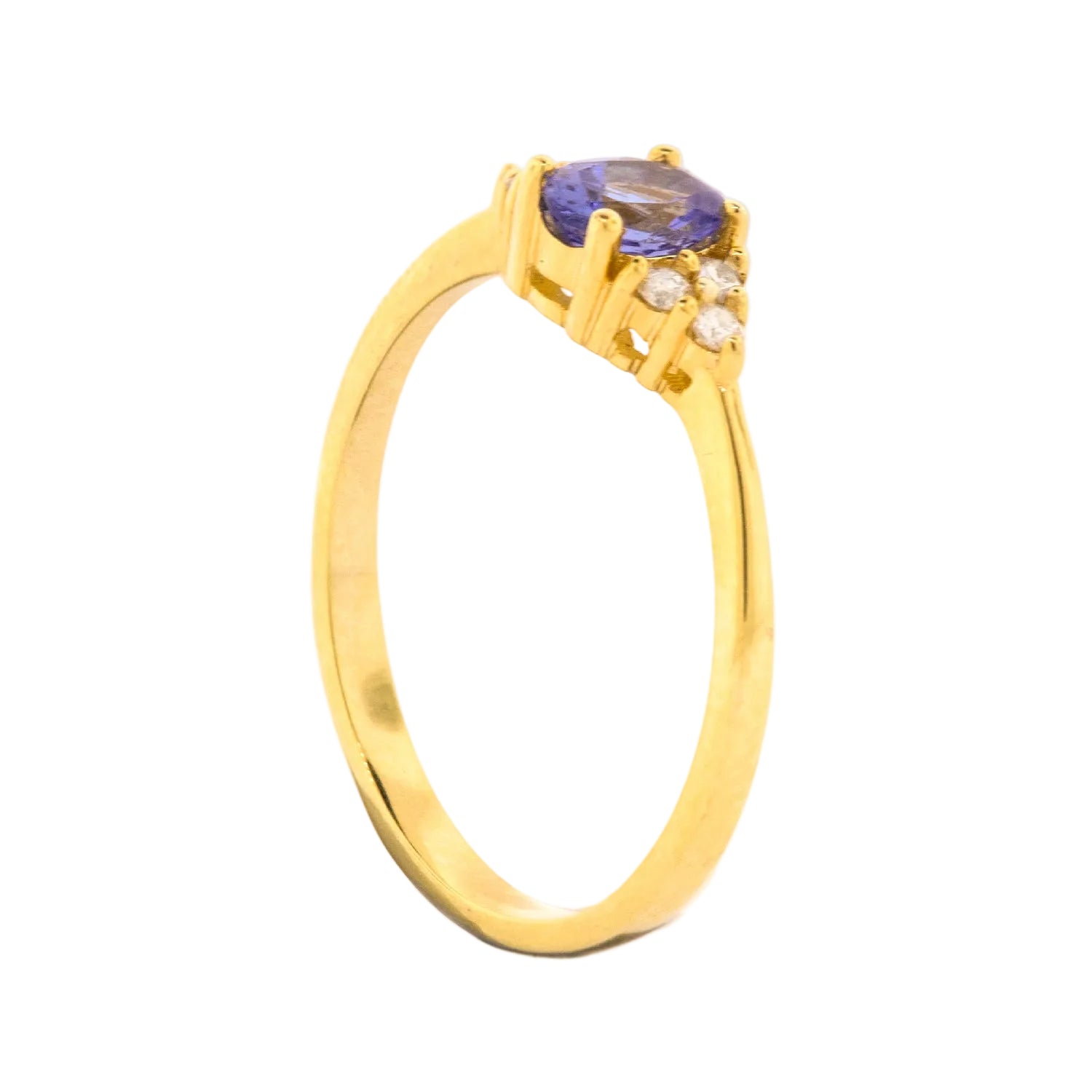 Anillo con piedra central y diamantes