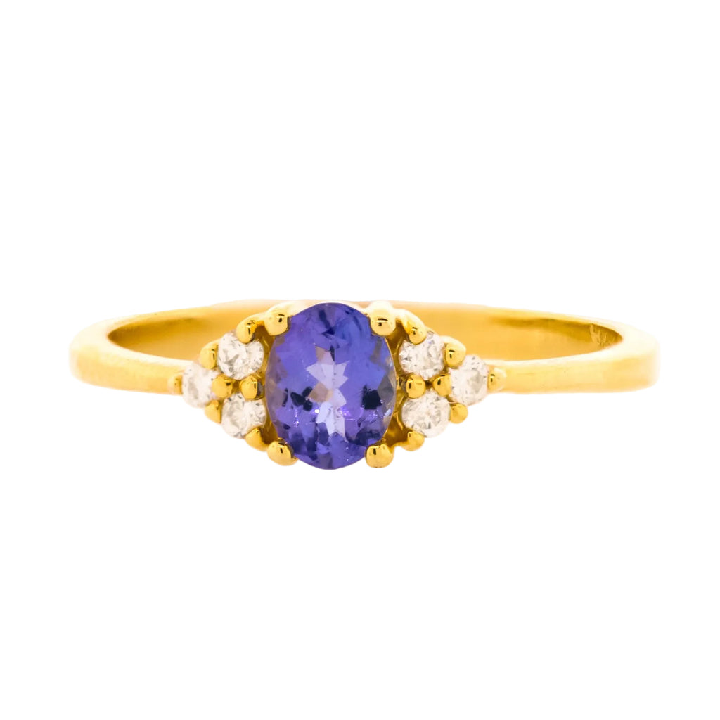 Anillo con piedra central y diamantes