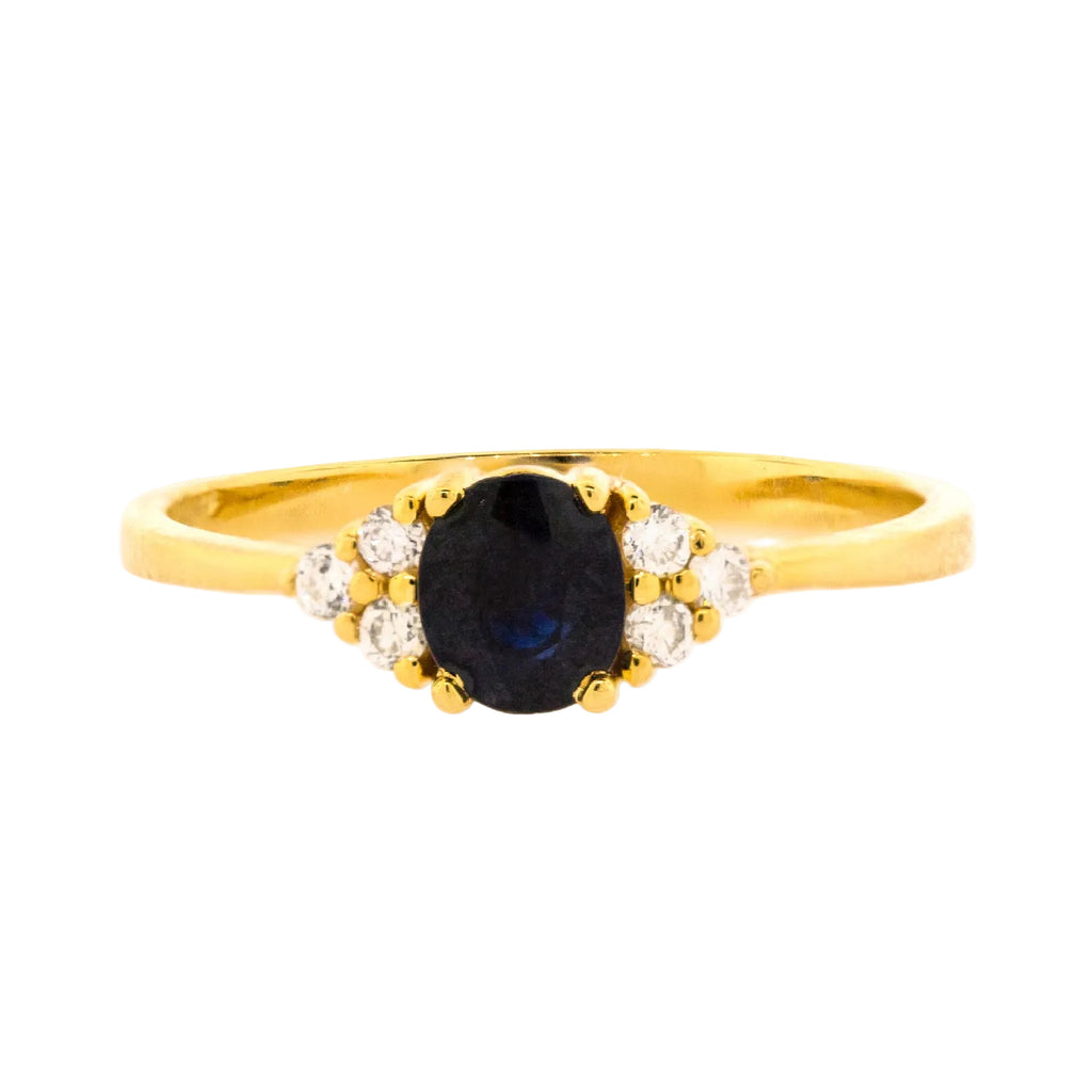 Anillo con piedra central y diamantes