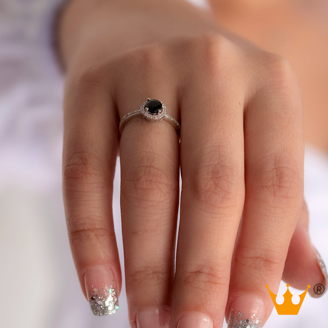 Anillo zafiro con cerco de diamantes