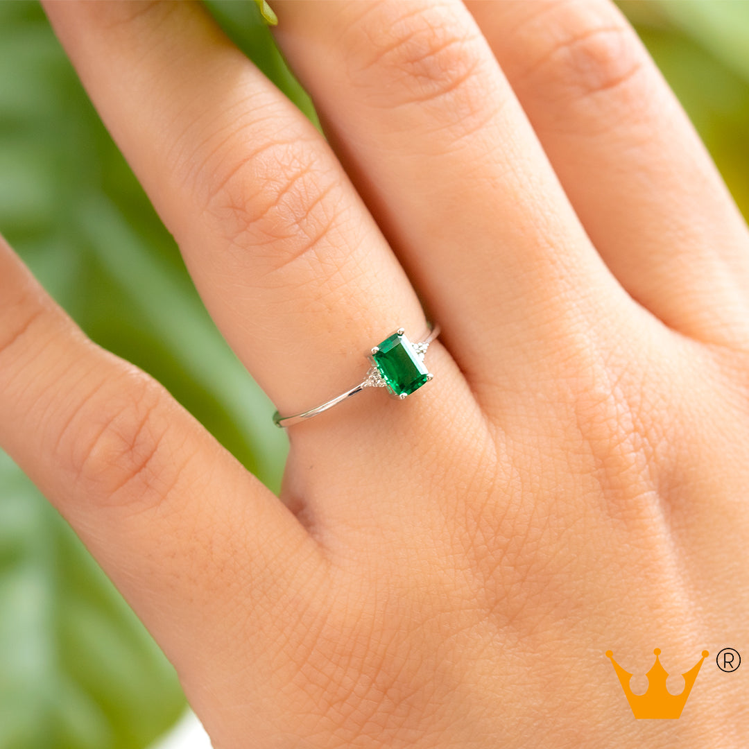 Anillo esmeralda en oro blanco