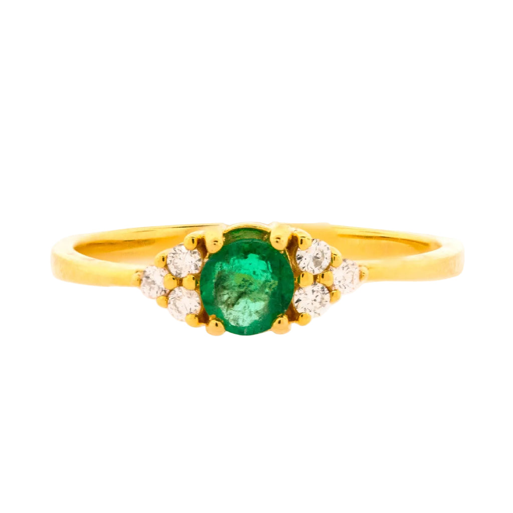 Anillo con piedra central y diamantes