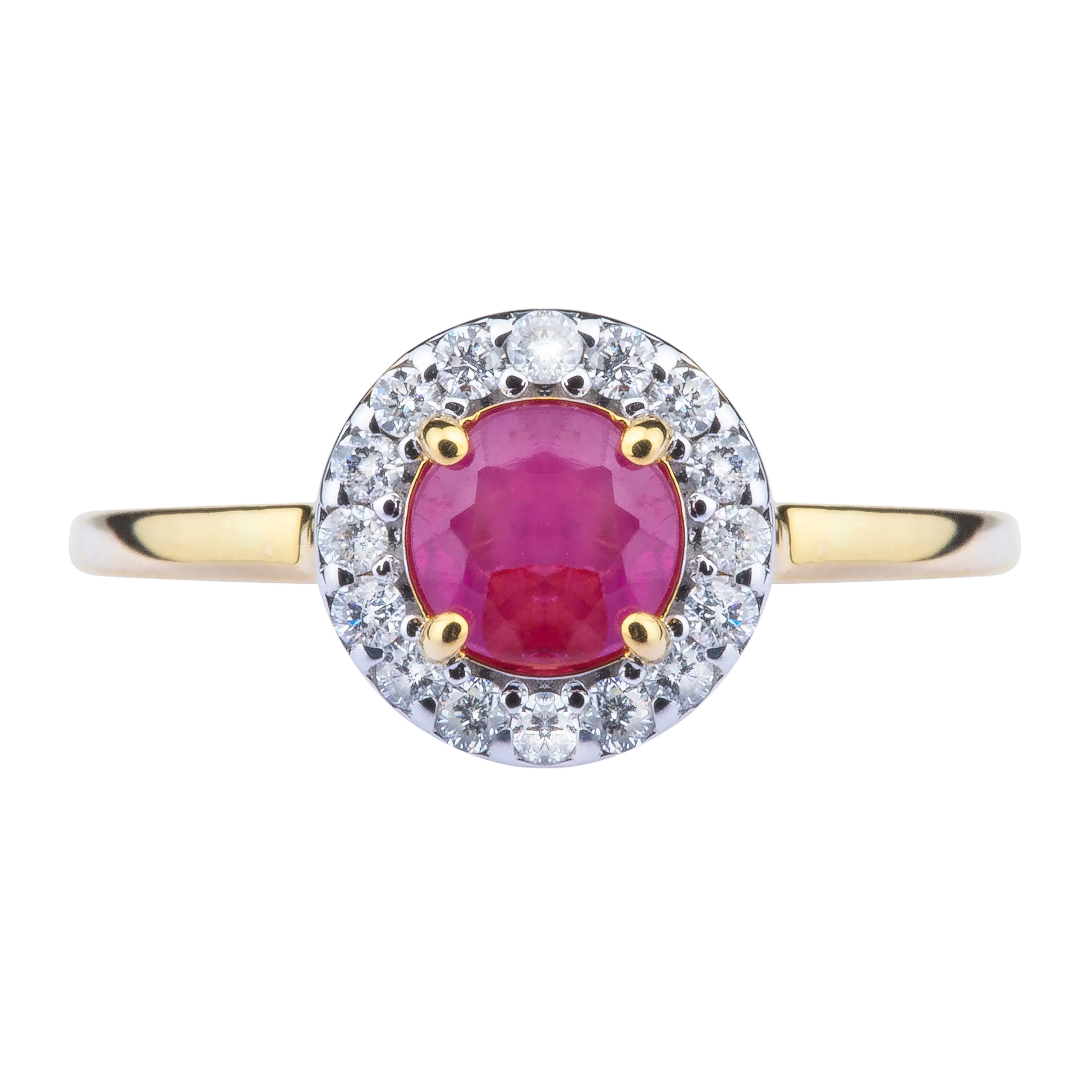 Anillo de rubí con cerco de diamantes