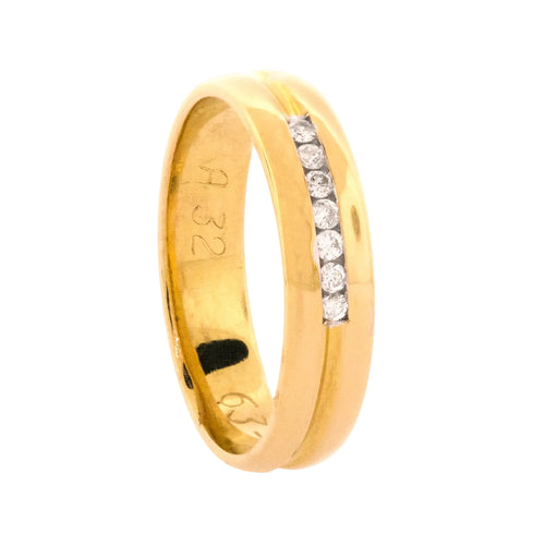Argolla con diamantes en canal