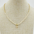 Collar combinado de chapa con perlas y cruz