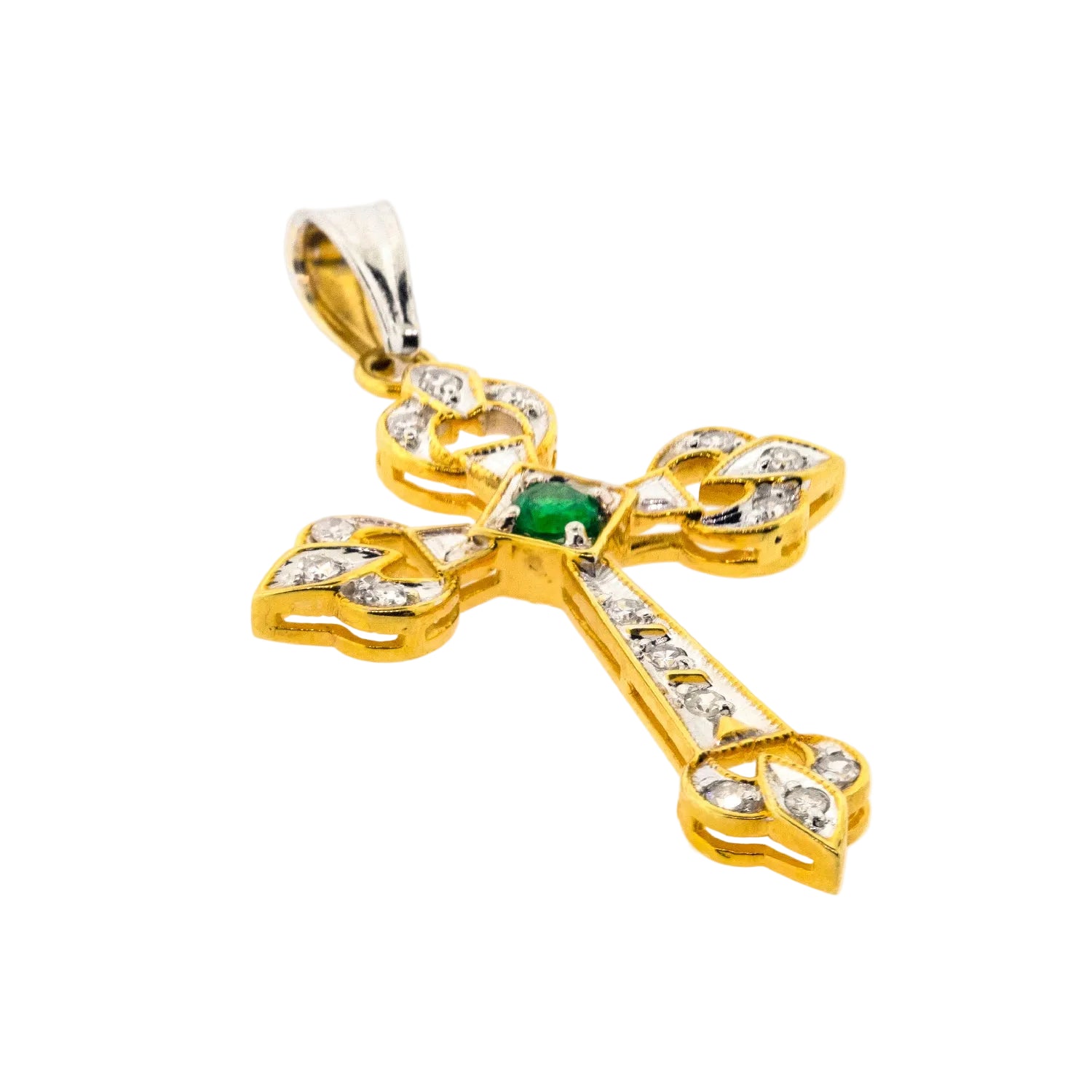Cruz de diamantes con esmeralda al centro