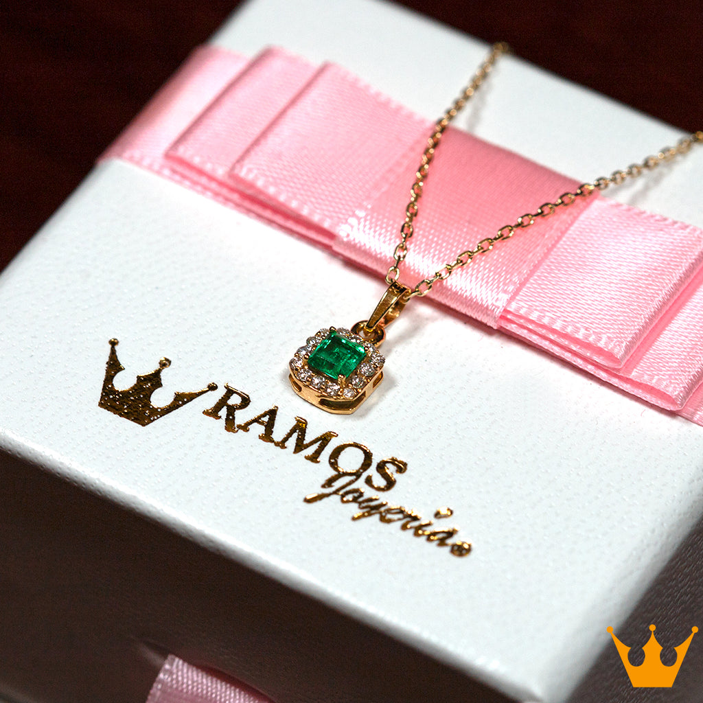 Dije de esmeralda con diamantes