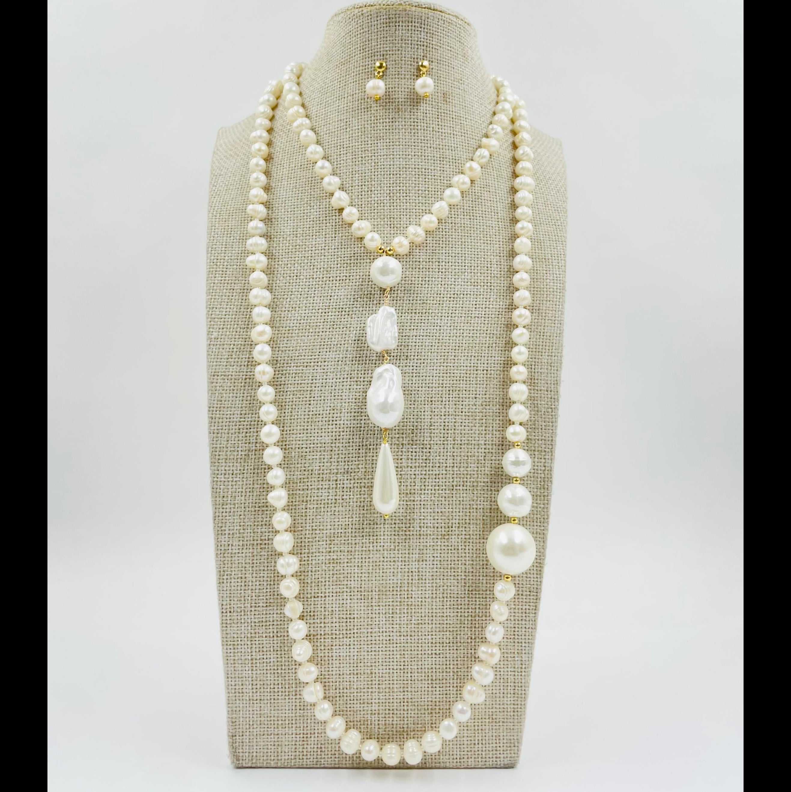 Set de aretes y collar largo doble de perlas