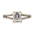 Anillo en oro amarillo con circonia corte esmeralda