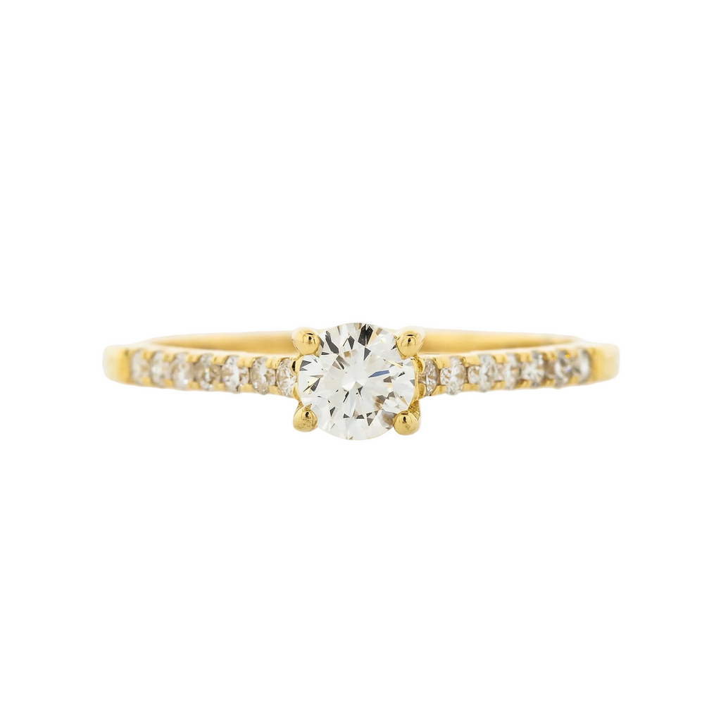 Anillo de compromiso con diamante central  en oro amarillo