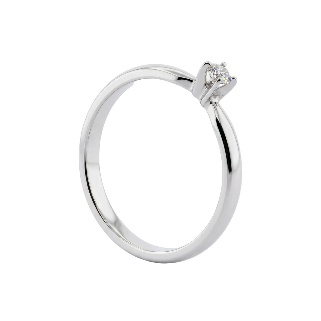 Solitario en oro blanco con diamante central