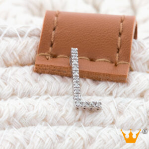 Inicial letra L con 13 diamantes, oro blanco 14k 