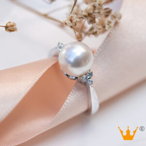 anillo con perla y diamante