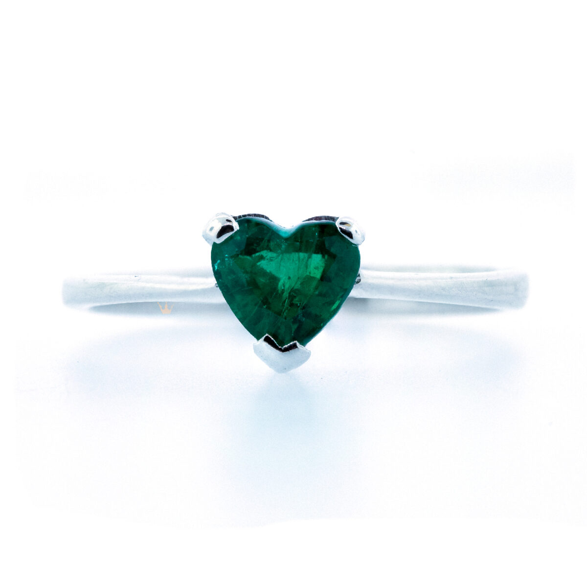 Anillo con esmeralda corte corazón AN17